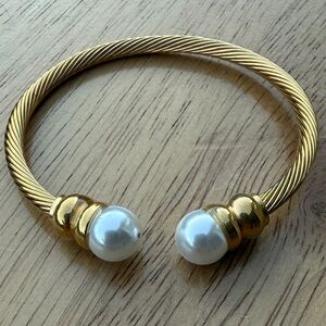 Anthropologie Gold-Tone and Pearls Classic Cable Bracelet!!🔥🔥🔥